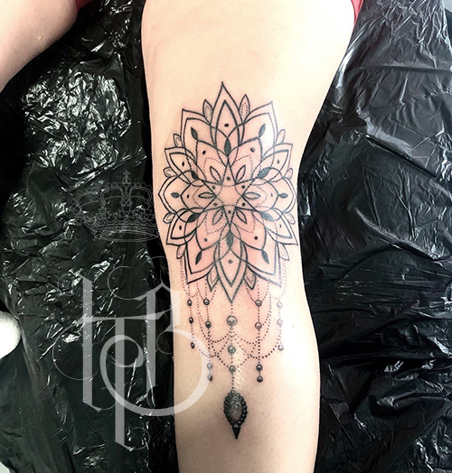 Knie-Mandala Tattoo