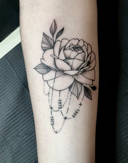 Rose mit Kettchen Tattoo
